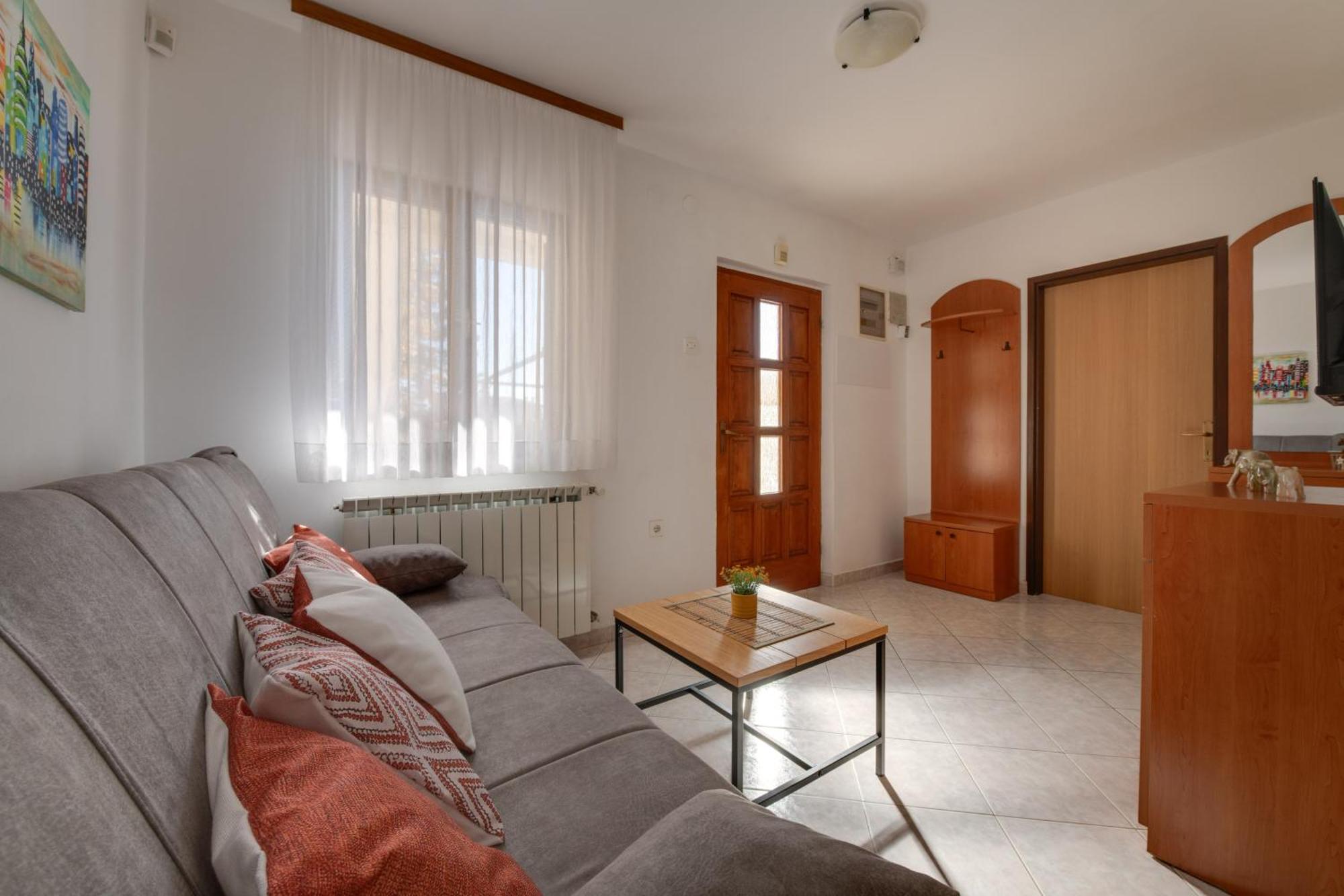 Villa Livia With Three Nice Apartments, Swimming Pool, Childrens Playground, Barbecue And Free Parking Ližnjan エクステリア 写真