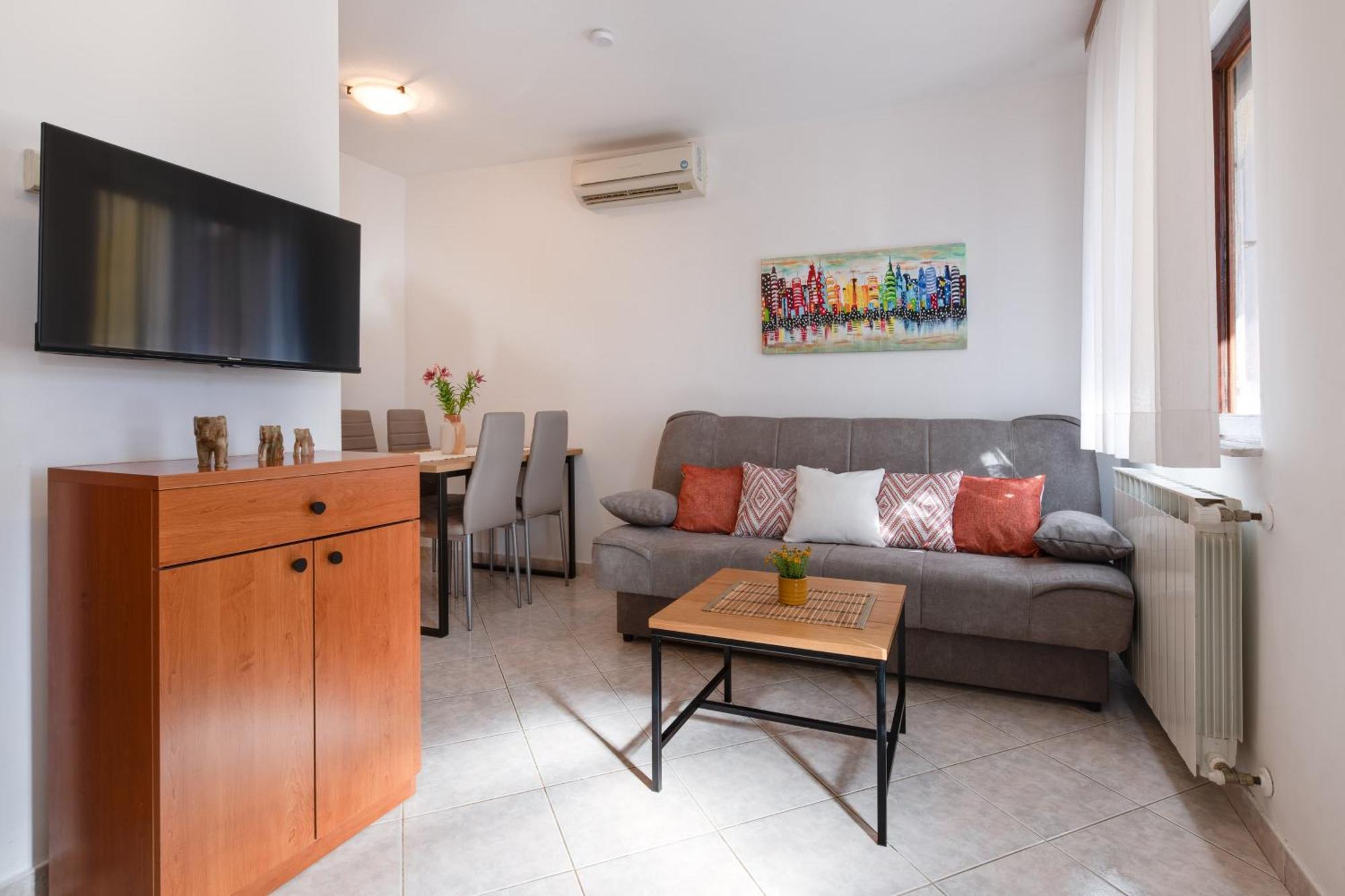 Villa Livia With Three Nice Apartments, Swimming Pool, Childrens Playground, Barbecue And Free Parking Ližnjan エクステリア 写真
