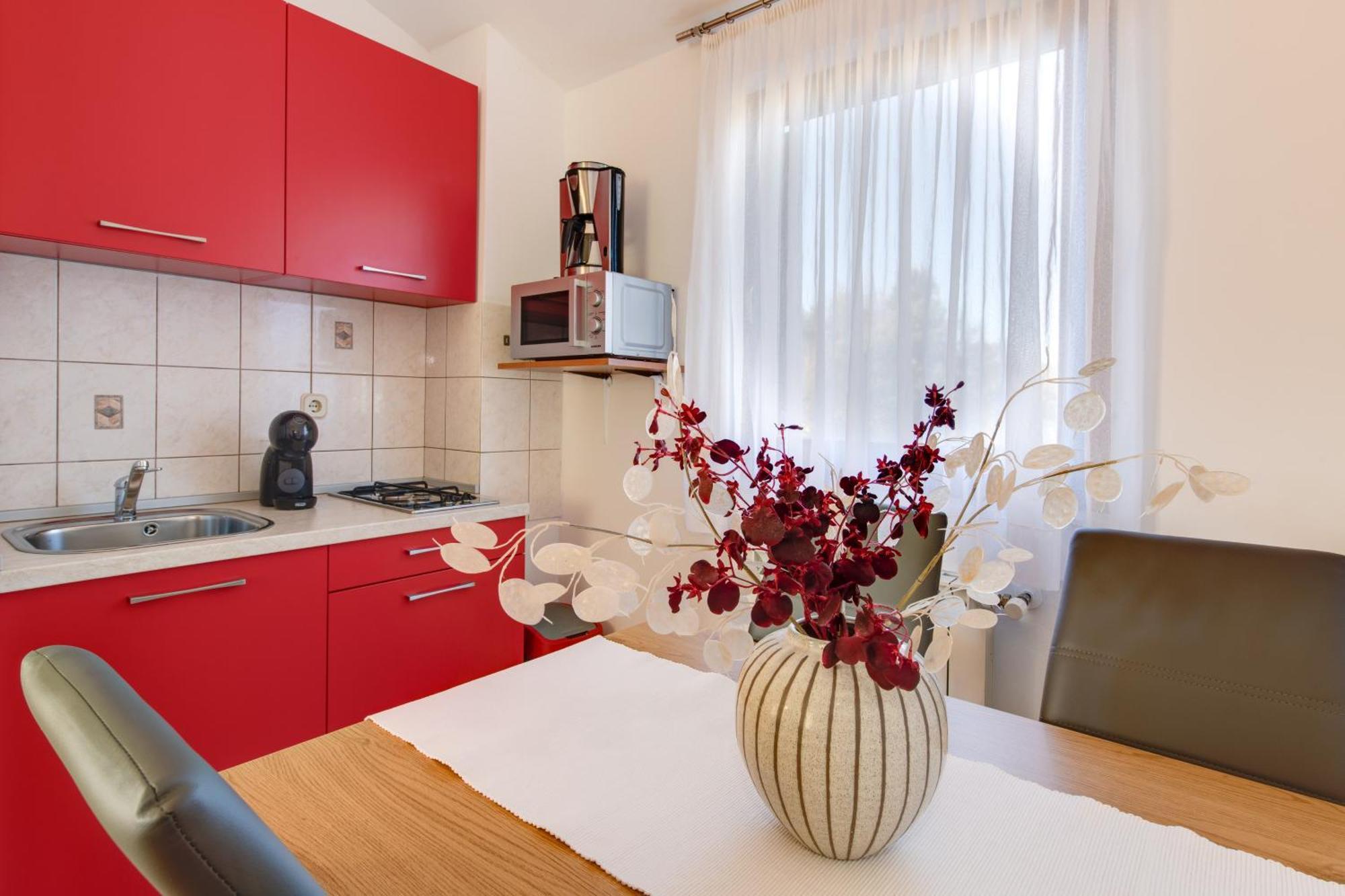 Villa Livia With Three Nice Apartments, Swimming Pool, Childrens Playground, Barbecue And Free Parking Ližnjan エクステリア 写真